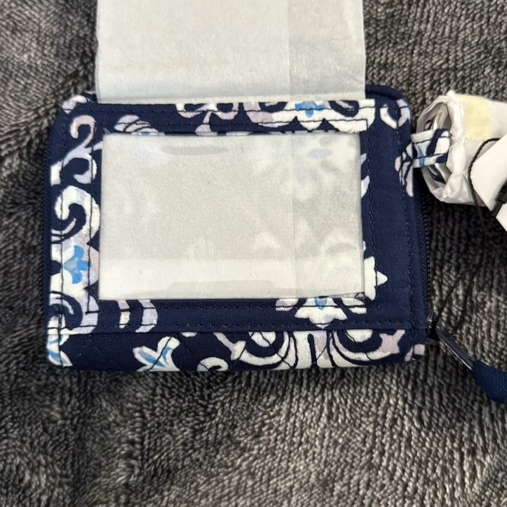 Vera Bradley RFID petite zip around wallet in steel blue medallion pattern NWT - Picture 2 of 4